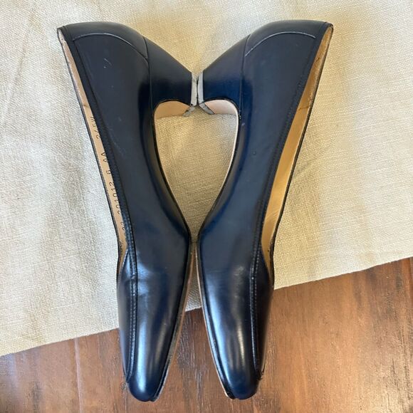 SALVATORE FERRAGAMO Slip-On Kitten Heel Dress Shoes in Navy Leather ITALY - Picture 5 of 12